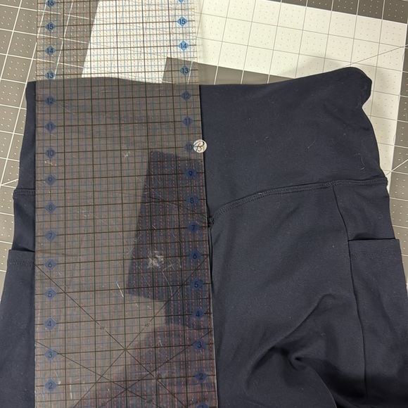 Bally Control Top High Waist Legging with Pockets in NAVY - Picture 5 of 6